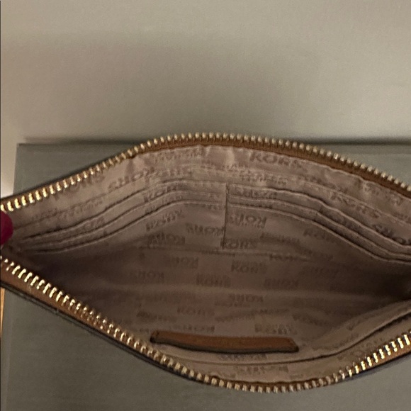 Michael Kors Tan and Brown Monogram Wristlet. Excellent condition. - Picture 4 of 4